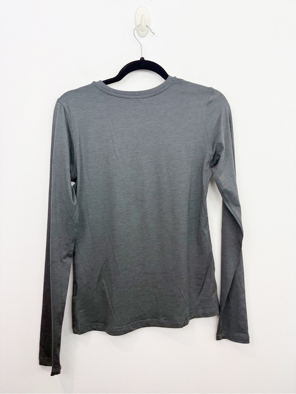 Vuori Women’s Long Sleeve Lux Crew Charcoal Gray Size Small - Picture 5 of 5